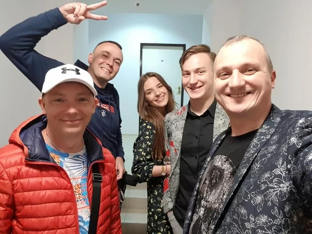 Wyjątkowy jubileusz uwielbianego gwiazdora disco polo! Pora otwierać szampana! Jest niespodzianka! 