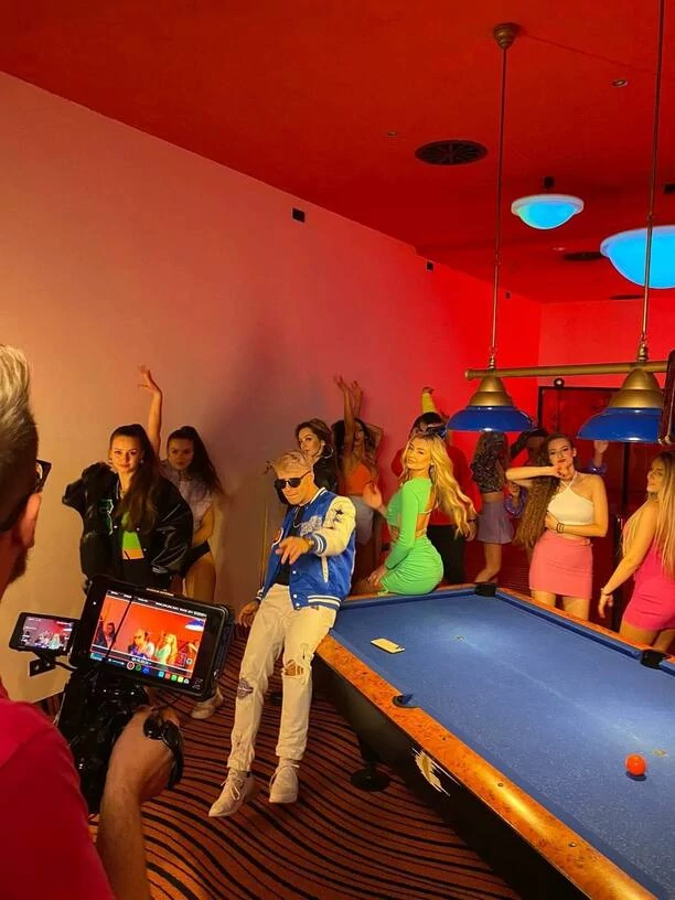 Skolim z nowością pt. „Nie dzwoń do mnie„! To będzie najlepsza produkcja Konrada? Tylko u nas! 