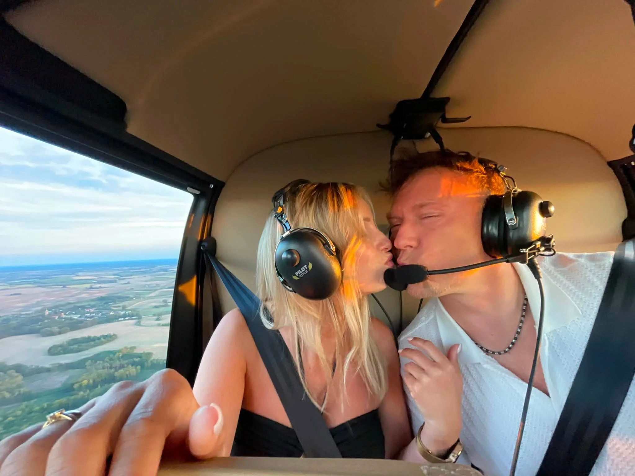 Kris Talisman oświadczył się drugi raz. Wokalista disco polo świętował 20 rocznicę lotem helikopterem