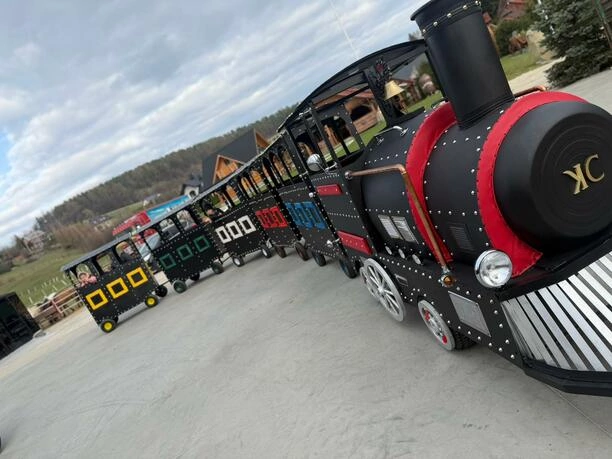 Tak wygląda inwestycja Kordiana na ranczu. Kolejkę dla gości zbudował sam! | FOTO