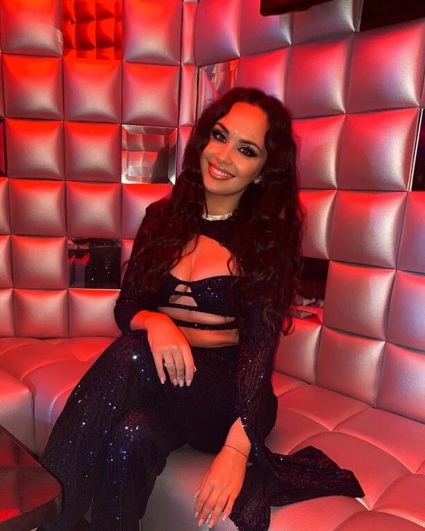 Milena Grzywacz z zespołu Szpilki w prześwitującej bieliźnie! To kadr z nowego klipu disco polo! 