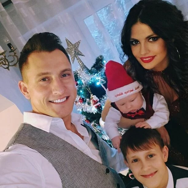 Rodzinne święta znanego gwiazdora disco polo! Artysta pokazał wzruszające zdjęcie z synem na rękach! Fani zachwyceni!  