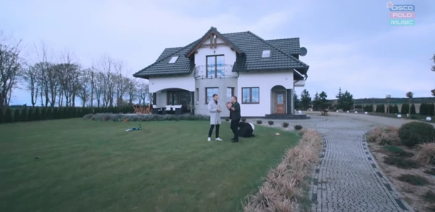 Tak mieszka Paweł Dudek - Czadoman! Dom popularnego gwiazdora zapiera dech w piersiach! Artysta ma własną galaktykę!
