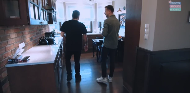 Tak mieszka Paweł Dudek - Czadoman! Dom popularnego gwiazdora zapiera dech w piersiach! Artysta ma własną galaktykę!
