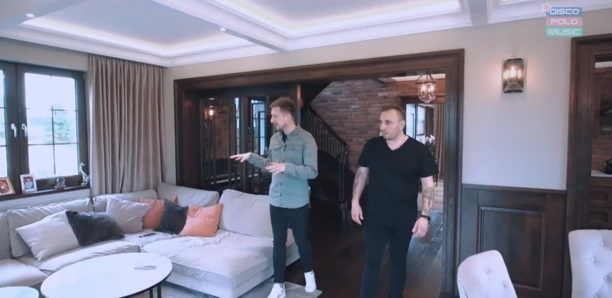 Tak mieszka Paweł Dudek - Czadoman! Dom popularnego gwiazdora zapiera dech w piersiach! Artysta ma własną galaktykę!
