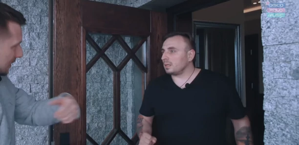 Tak mieszka Paweł Dudek - Czadoman! Dom popularnego gwiazdora zapiera dech w piersiach! Artysta ma własną galaktykę!
