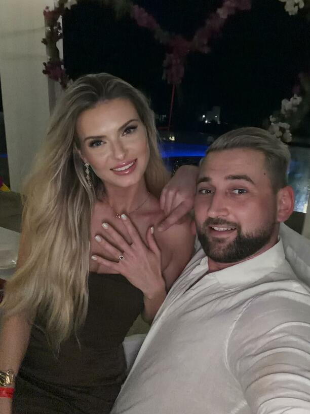 Plik Artur-Suchcicki-zareczyl-sie-z-przepiekna-Anita-Koseska-2.jpg