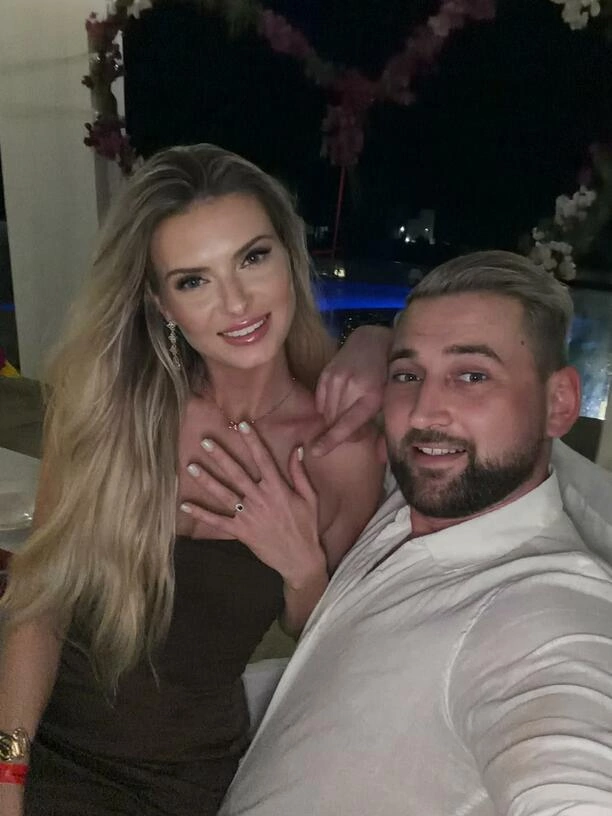 Fanki Power Boya w rozpaczy! Artur Suchcicki zaręczył się z przepiękną Anitą | FOTO