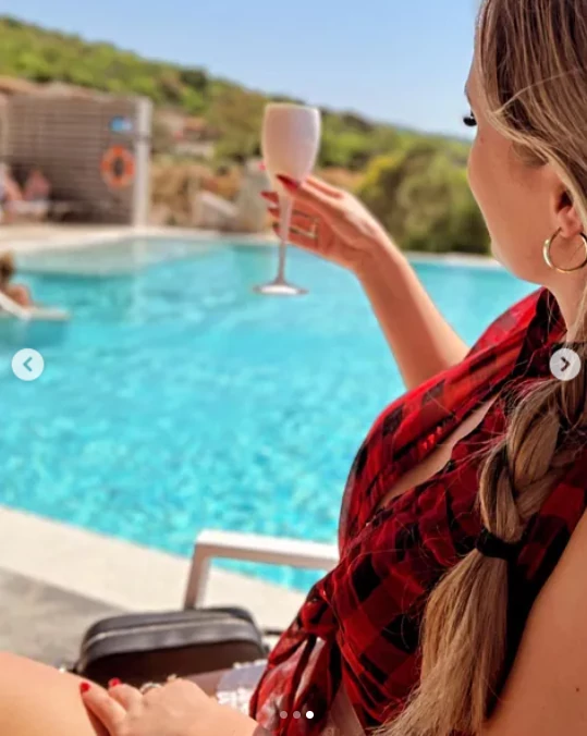 Gorące kadry z basenu! Śliczna wokalistka disco polo odważnie pokazała swoje wdzięki! Fani nie kryją zachwytu!