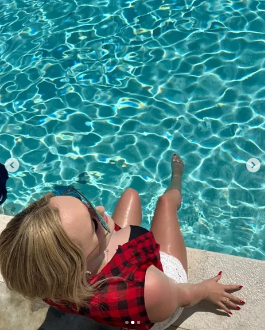 Gorące kadry z basenu! Śliczna wokalistka disco polo odważnie pokazała swoje wdzięki! Fani nie kryją zachwytu!