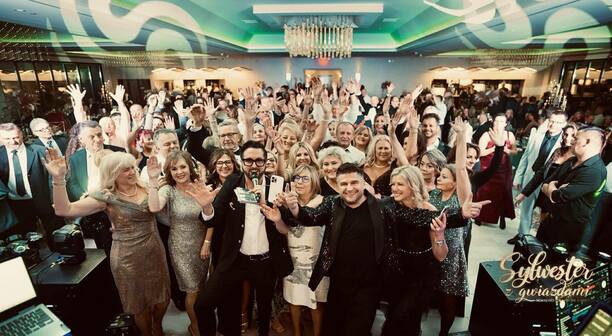 Plik Takiego-Sylwestra-z-Gwiazdami-w-Chicago-jeszcze-nie-bylo-4.jpg