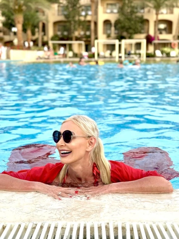 Ma ciało nastolatki?! Znana wokalistka disco polo kusi na wakacjach Hurghadzie! Tak Elwira Mejk zachwyca w skąpym, czerwonym bikini!