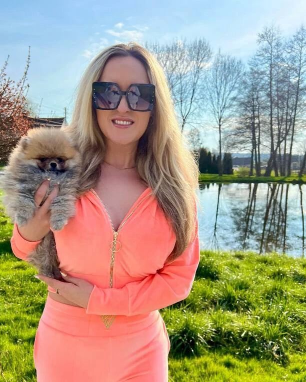 Brzoskwiniowy seksowny dresik gwiazdy disco polo! To hit sezonu?