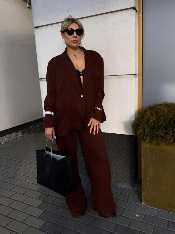 Plik Magda-Narozna-pokazala-sie-w-garniturze-i-bieliznie-1.jpg