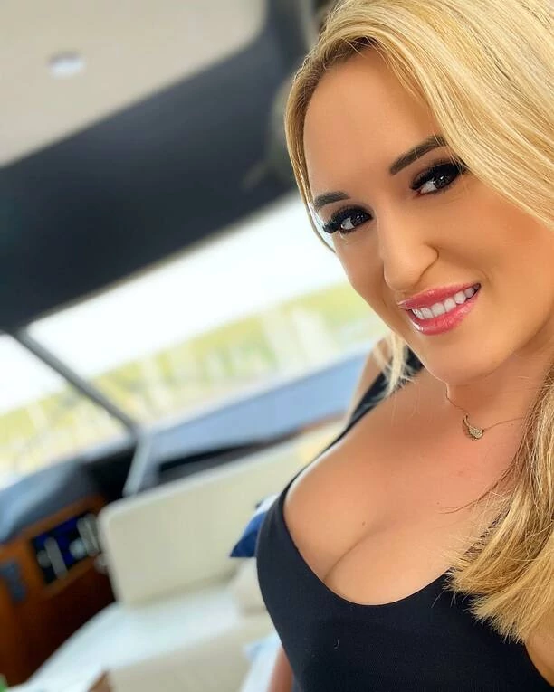 GORĄCE ZDJĘCIA! Uwielbiana wokalistka disco polo kokietuje w słonecznej Chorwacji! Gwiazda spełnia się tam zawodowo! 