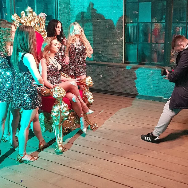 Okrzyknięto ją królową! Znana wokalistka disco polo zasiadła na tronie! Internauci pod wrażeniem! 