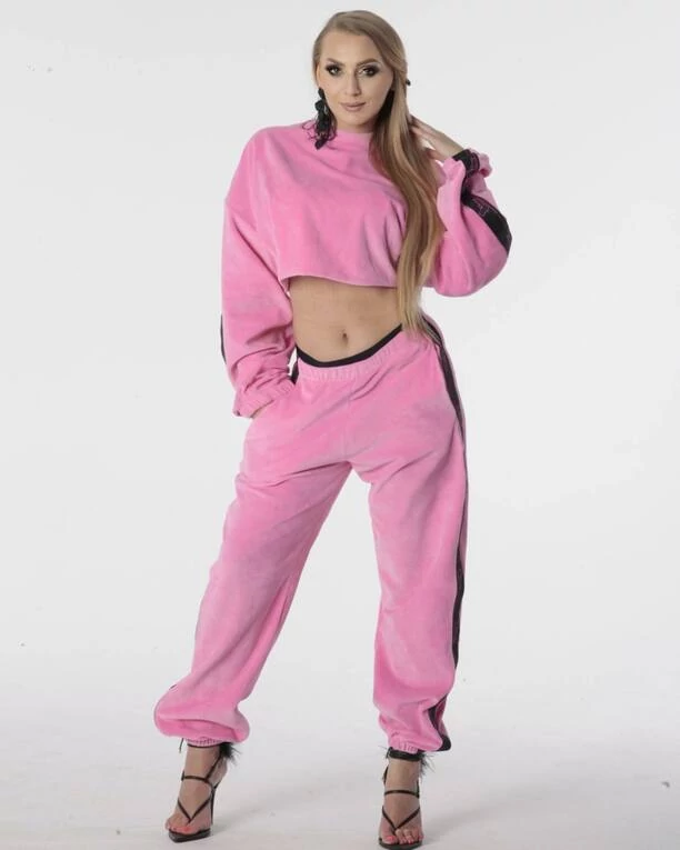 Idealny brzuch Joanny Narożnej? Nowa gwiazda zespołu Piękni i Młodzi zachwyca na nowej fotce!