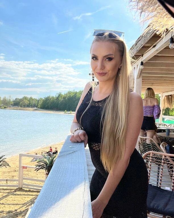 Niesamowite zdjęcia Joanny Narożnej - Czy jest najpiękniejszą żoną w disco polo? Sprawdź sam!