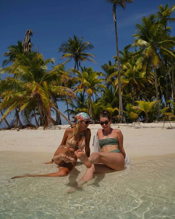 Angelika Żmijewska z Topky czaruje swoim idealnym ciałem na egzotycznej plaży! Gwiazda disco polo trafiła do RAJU | HOT FOTO