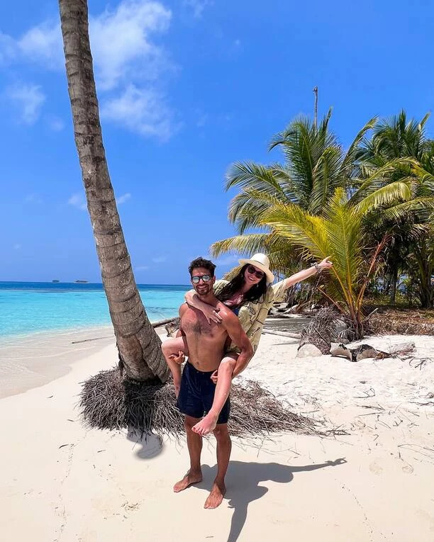 Angelika Żmijewska z Topky czaruje swoim idealnym ciałem na egzotycznej plaży! Gwiazda disco polo trafiła do RAJU | HOT FOTO