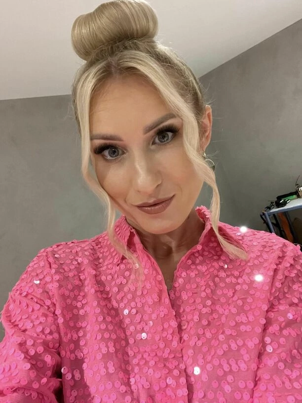 Nie uwierzysz, jak wokalistka disco polo zaskoczyła swoją stylizacją w telewizji!