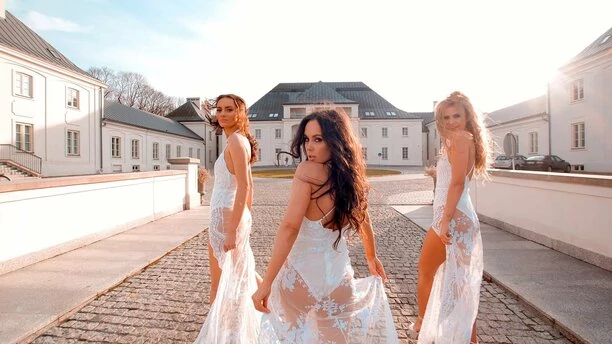 Szpilki na ustach wszystkich! Znane wokalistki disco polo w prześwitujących koronkowych sukienkach! Fani oniemieli! 