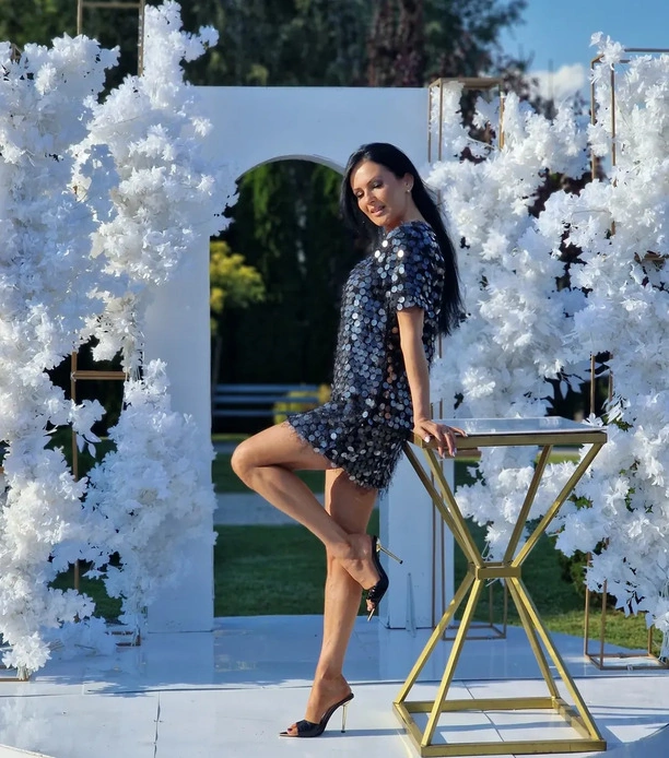 Opadną Wam szczęki na widok Marty Konopli! Jej krótka sukienka robi furorę w sieci