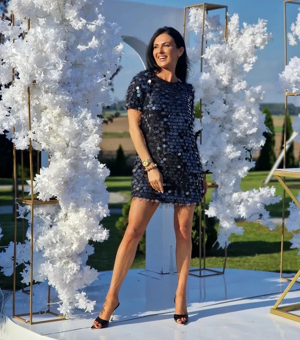 Opadną Wam szczęki na widok Marty Konopli! Jej krótka sukienka robi furorę w sieci