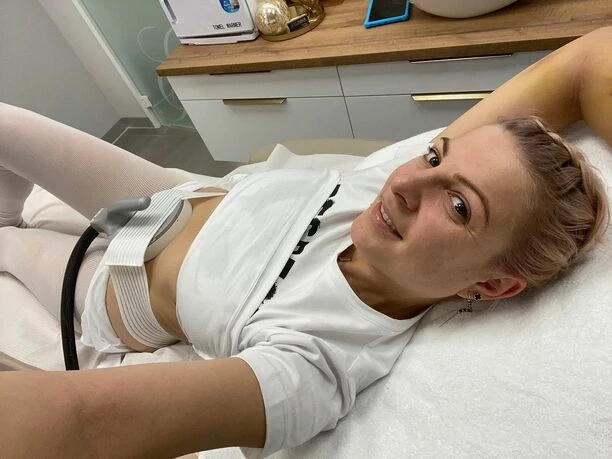 Magdalena Narożna - Piękni i Młodzi trafiła do kliniki! Gwiazda disco polo poddała się skomplikowanemu zabiegowi! 