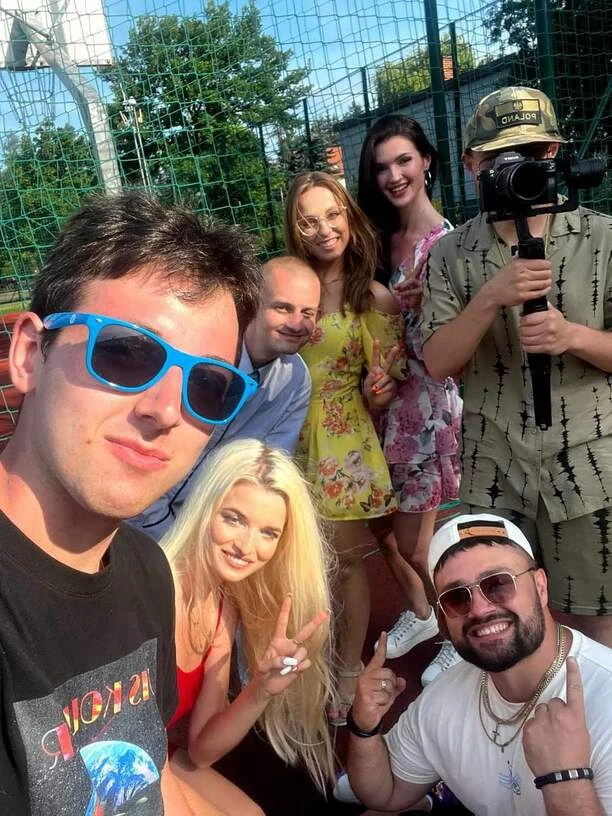 DisKoliber podbije tym rynek disco polo?! Zespół postawił na innowacyjne brzmienie i wyjątkową ekipę. Pomaga mu znany artysta! 