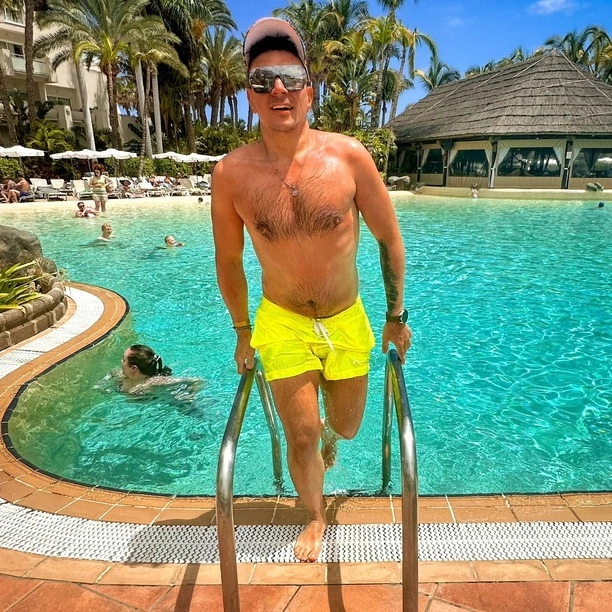 Zdjęcie bez Koszulki Loverboya z Basenu na Kanarach Podbija Internet