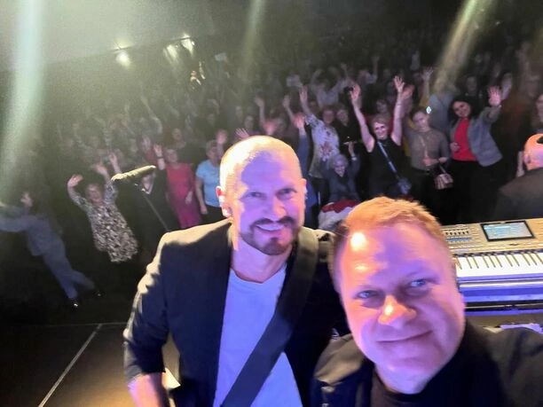 Mariusz Winnicki Classic jest nie do poznania! Zaskakująca metamorfoza, uwielbiany wokalista disco polo ogolił się na łyso?! Zmiana na lepsze? 