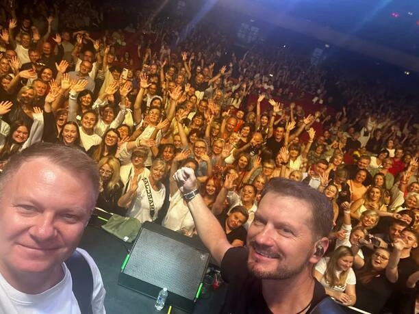 Mariusz Winnicki Classic jest nie do poznania! Zaskakująca metamorfoza, uwielbiany wokalista disco polo ogolił się na łyso?! Zmiana na lepsze? 