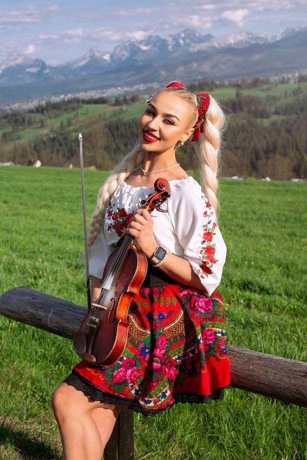 Przepiękna tancerka Aleksandra Żłobecka z 17-letnim doświadczeniem w klipie disco polo! Zobaczcie zdjęcia! 