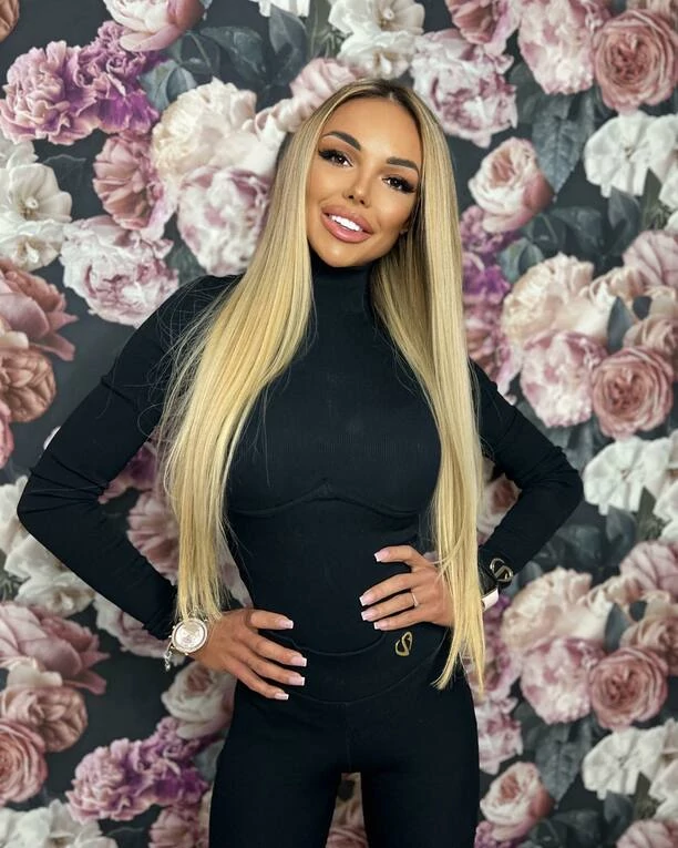 Mega gorące ujęcie! Seksowna wokalistka disco polo kusi swoimi wdziękami!