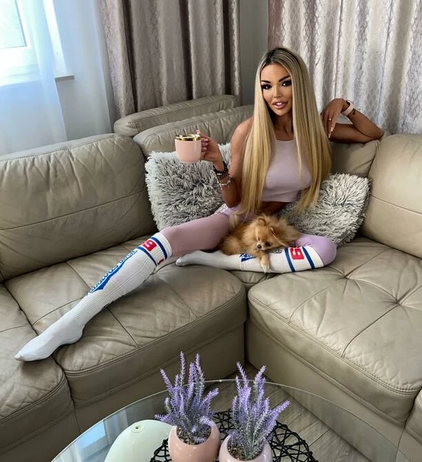 Mega gorące ujęcie! Seksowna wokalistka disco polo kusi swoimi wdziękami!