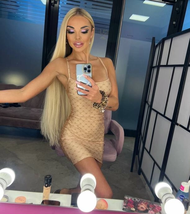 Nie do poznania! Zobacz, jak gwiazda disco polo przeszła spektakularną metamorfozę po „Love Island„!