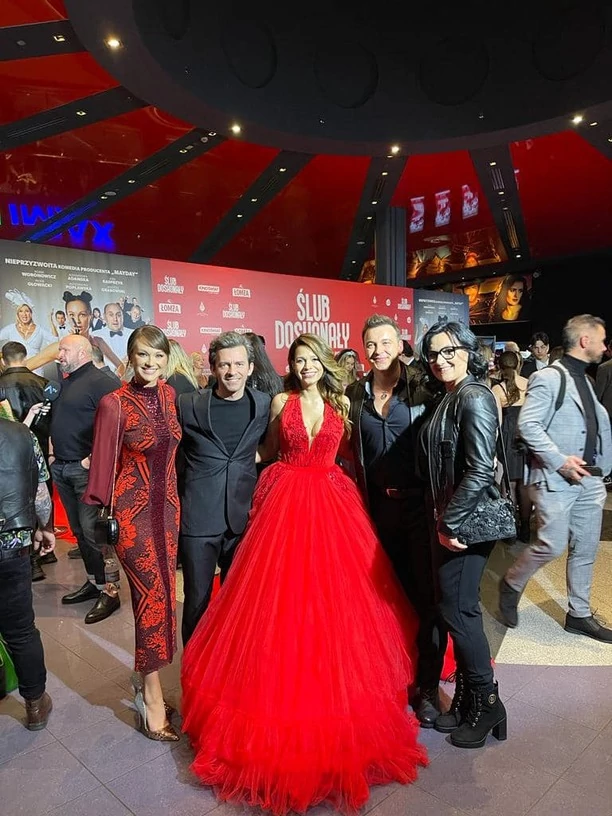 Wokalista zespołu disco polo Weekend na premierze filmu ŚLUB DOSKONAŁY, w którym zagrał! Radek Liszewski porzuci muzykę dla aktorstwa?