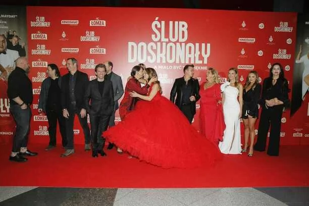 Wokalista zespołu disco polo Weekend na premierze filmu ŚLUB DOSKONAŁY, w którym zagrał! Radek Liszewski porzuci muzykę dla aktorstwa?