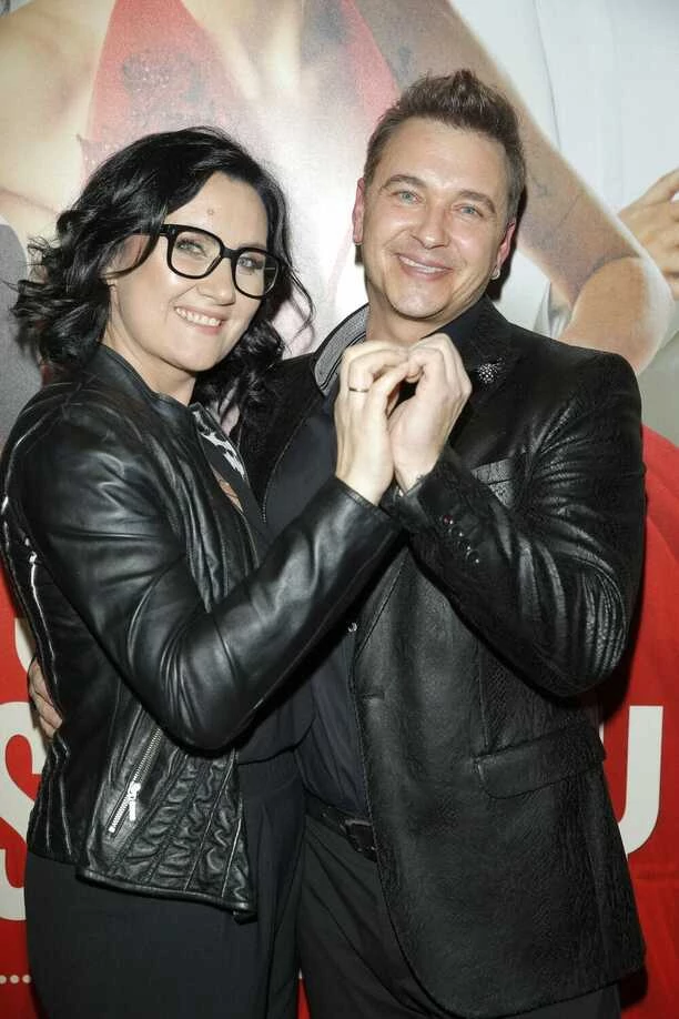 Wokalista zespołu disco polo Weekend na premierze filmu ŚLUB DOSKONAŁY, w którym zagrał! Radek Liszewski porzuci muzykę dla aktorstwa?