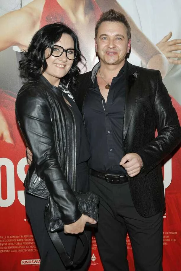 Wokalista zespołu disco polo Weekend na premierze filmu ŚLUB DOSKONAŁY, w którym zagrał! Radek Liszewski porzuci muzykę dla aktorstwa?