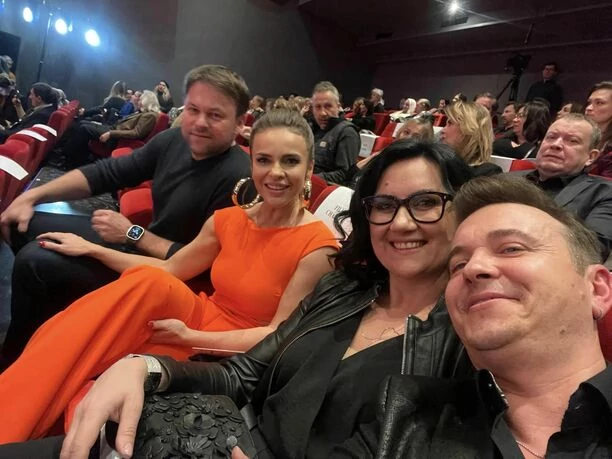 Wokalista zespołu disco polo Weekend na premierze filmu ŚLUB DOSKONAŁY, w którym zagrał! Radek Liszewski porzuci muzykę dla aktorstwa?