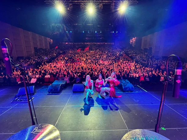 Co za ciało! Wokalistka uwielbianej grupy disco polo Top Girls zaskoczyła figurą! Fani „Dobra krata na brzuchu„