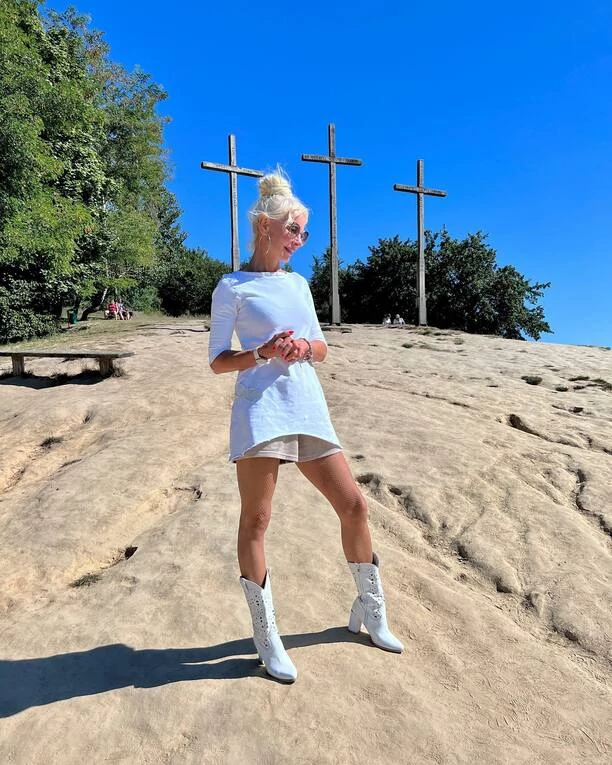 Znana wokalistka disco polo wybrała się na wspinaczkę w obcasach! Jak sama przyznała, nie miała innego wyjścia! 