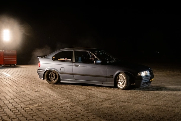 Za Kierownicą z Fasterem: ”Do Fury (diri diri dam dam)” – Nowy hit, super samochody i szansa na wygraną auta!