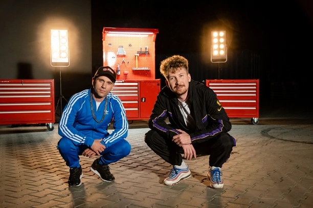Za Kierownicą z Fasterem: ”Do Fury (diri diri dam dam)” – Nowy hit, super samochody i szansa na wygraną auta!