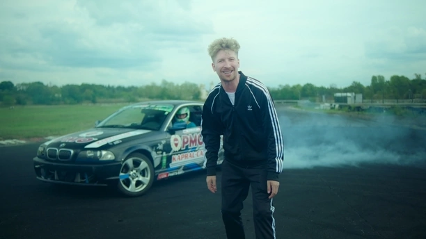 Za Kierownicą z Fasterem: ”Do Fury (diri diri dam dam)” – Nowy hit, super samochody i szansa na wygraną auta!