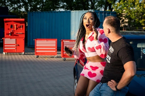 Za Kierownicą z Fasterem: ”Do Fury (diri diri dam dam)” – Nowy hit, super samochody i szansa na wygraną auta!