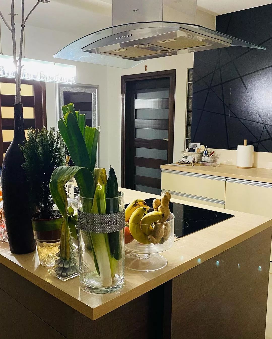 Popularna wokalistka disco polo pokazała wnętrza swojego domu przed i po remoncie! Fani w szoku! 