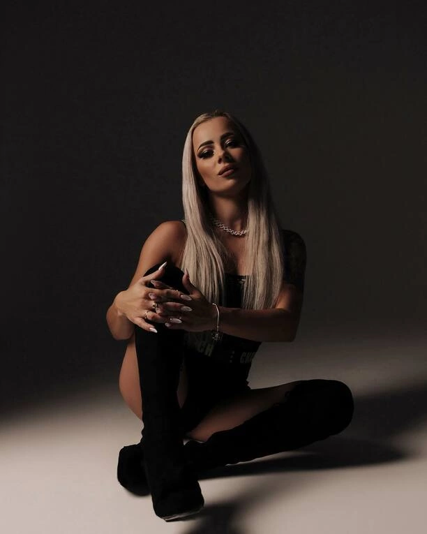 Gorące zdjęcia wokalistki disco polo! Malutka wygląda zmysłowo i ponętnie | ZDJĘCIA